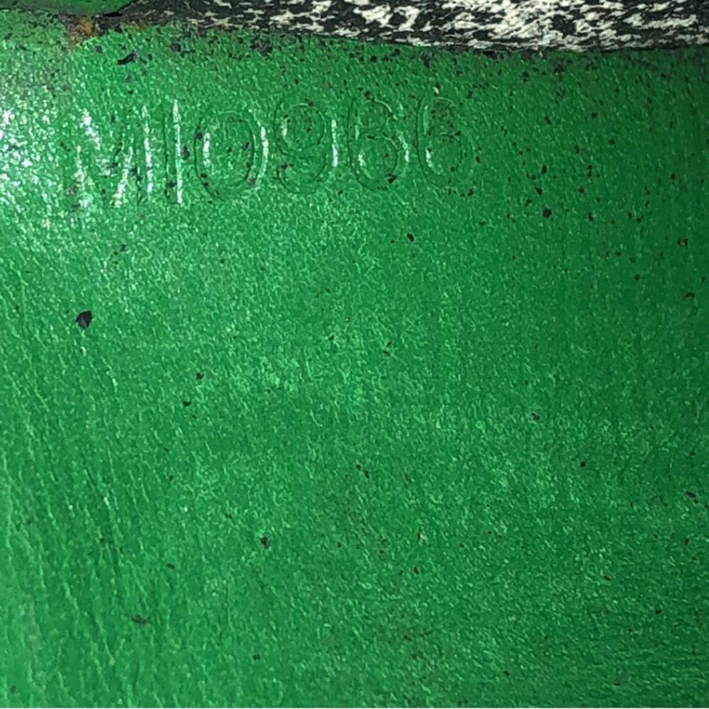 LOUIS VUITTON Green EPI Kiss Lock Wallet Porte Monnaie Viennois MI0966 - Picture 16 of 17